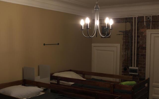 Old Flat Na Sovetskoy Hostel