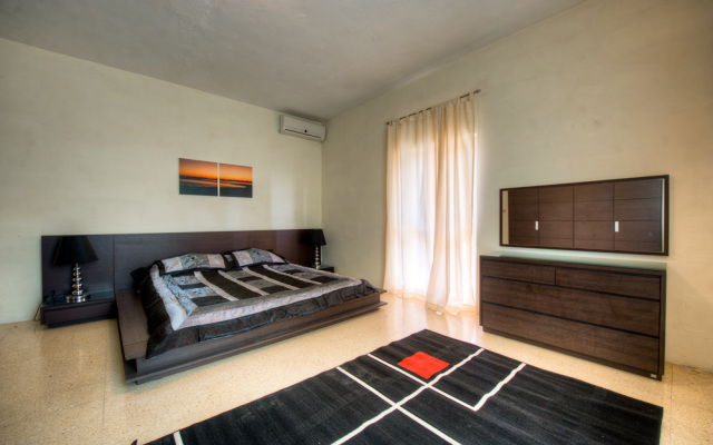 050 Fantastic Family Fun Villa St Julians