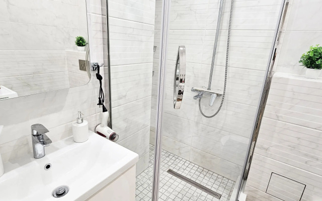 Stilnaya Kvartira So Vsemi Udobstvami V Spokoynykh Tonakh Flat