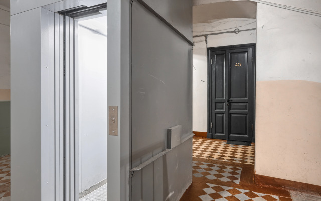 Апартаменты MyHomeYourHome на Чайковского 2\7