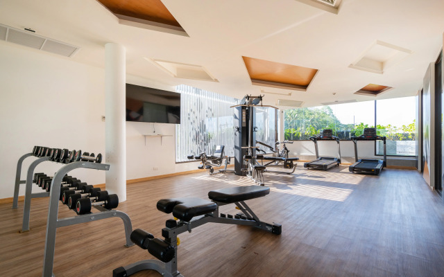 Aristo Beach Resort condo by Roominger Hotel