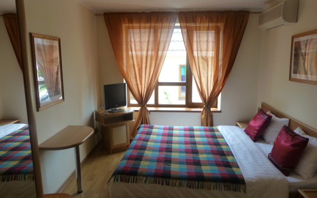 Oasis Hotel