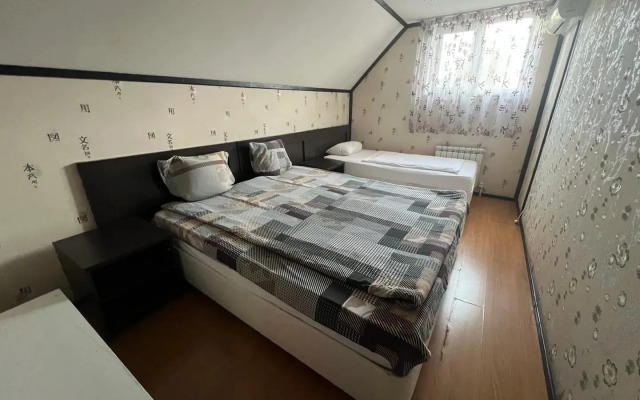 Yaponskiy Privat House