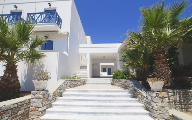 Manos Apartments