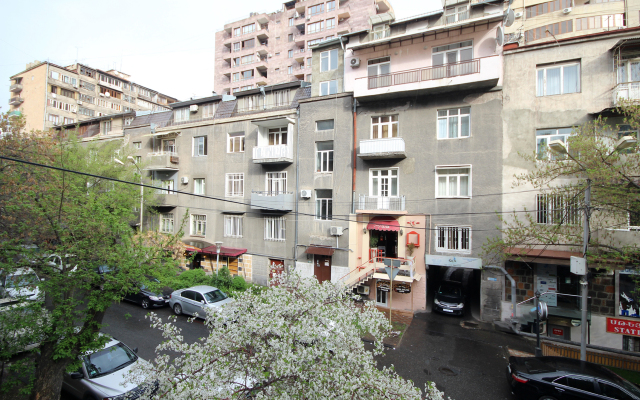 Opera/Parpetsi Apartments