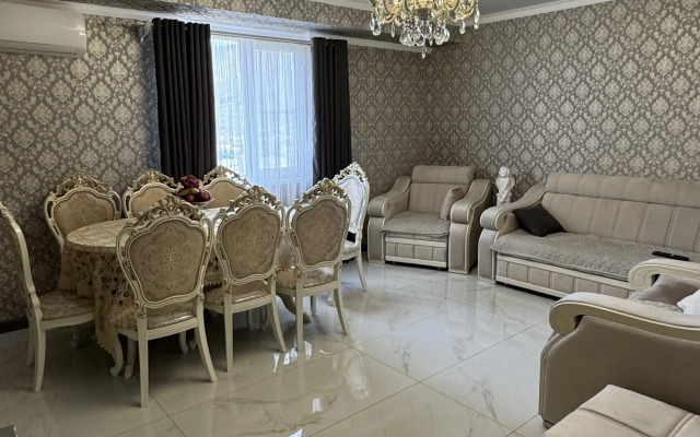 Na Lakoba Apartments