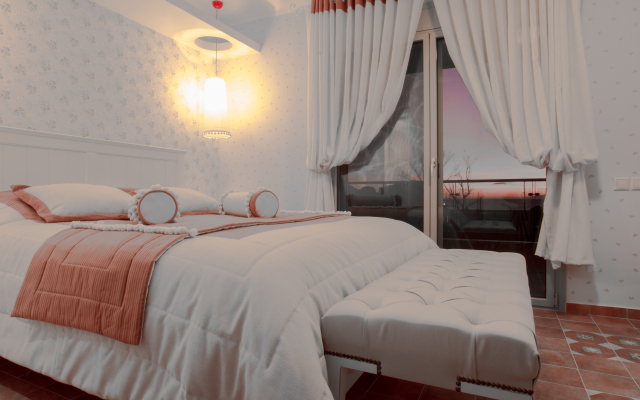 Toroni Luxury Villas - White Villa