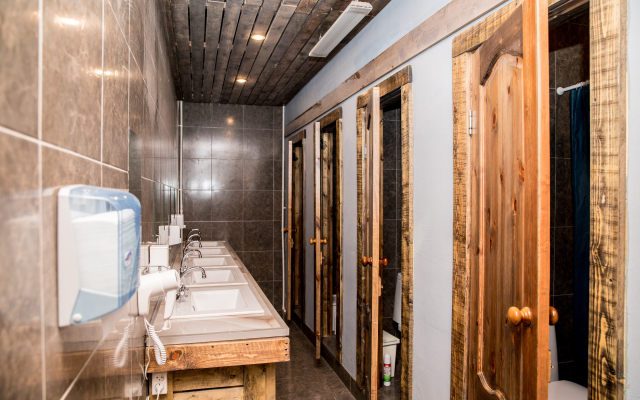 Woody Backpacker Party Hostel