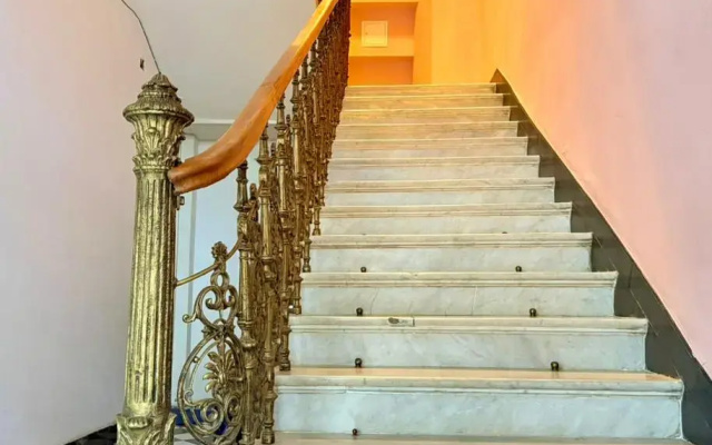 Отель ARTS HOTEL BY SQUARE