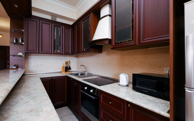 2-K v Novostroyke, Ulitsa Arama, Di480 Flat