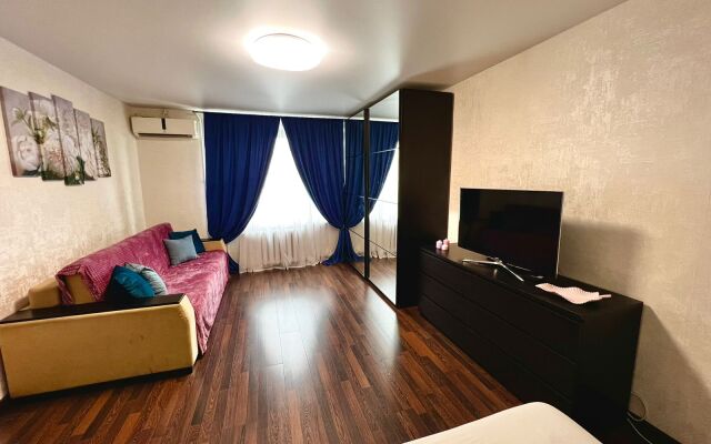 Uyutnaya na Kolomenskoy Apartment