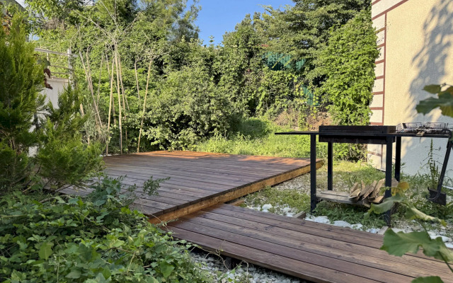 555 Dvukhetazhny S Terrasoy I Mangalom Private House