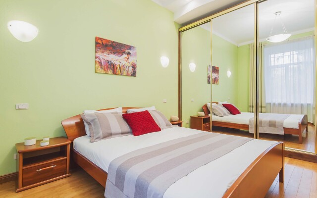 Квартира GM Apartments Дизайнерские 4-х комнатные у метро