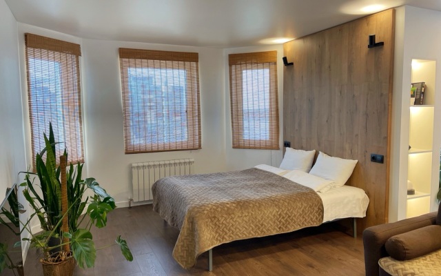 S panoramnym vidom na Volgu Flat