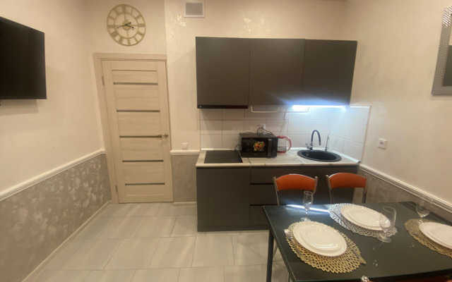 Shikarnaya Odnushka Ryadom s Meditsinskim Tsentrom Flat