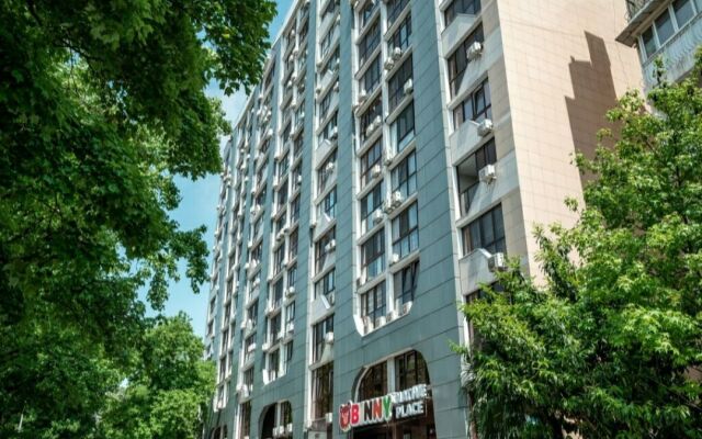 Ulitsa Roz, D.36 Flat