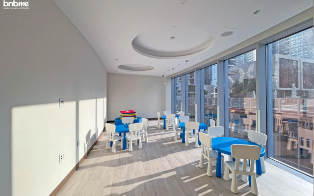 Bnbme, Opera Grand 2 BDR Apartments