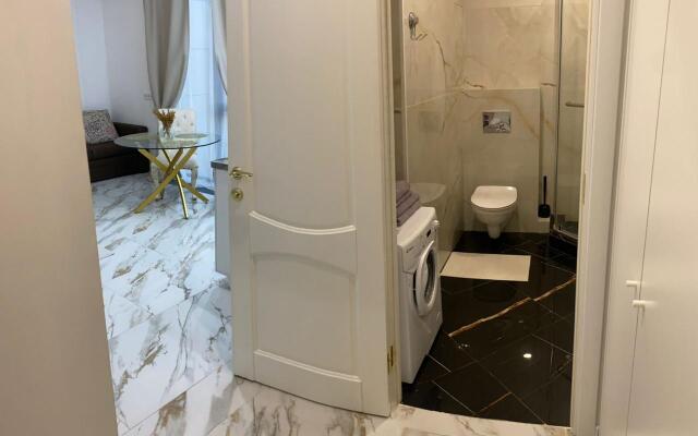 S Basseynom ZHK Metropol Apartments