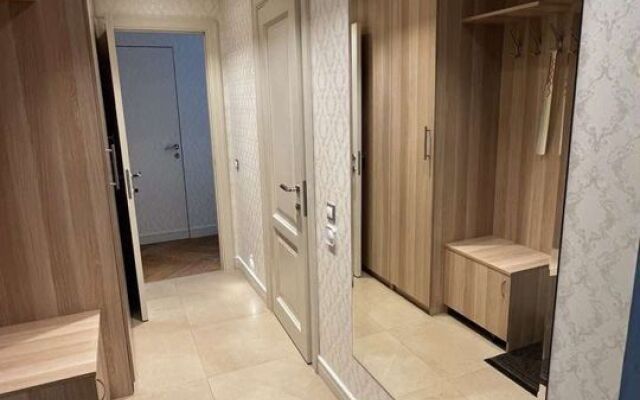Na Naberezhnoj Bolshoj Hevki Flat