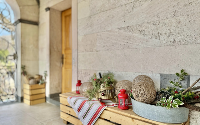 U Kitayskoy Besedki Guest House