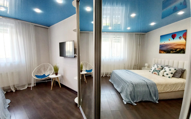 V Serdtse Vostochnogo Rayona Flat