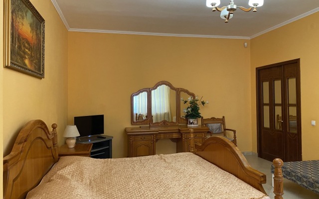 418 Tolstogo 36 Apartments