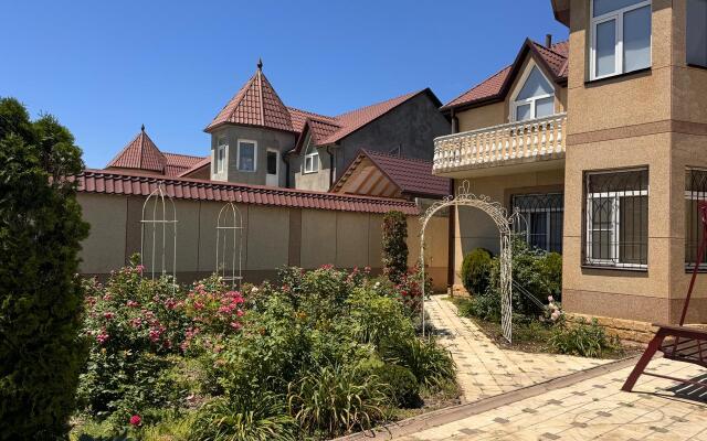 Частный дом Дом на берегу моря