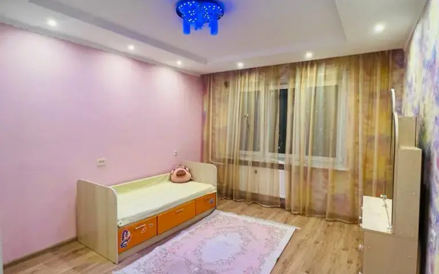 V Ostravtsakh Flat