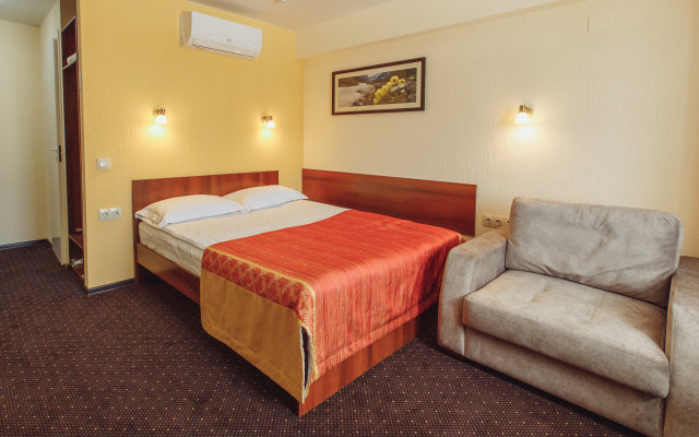 Azimut Kemerovo Hotel 