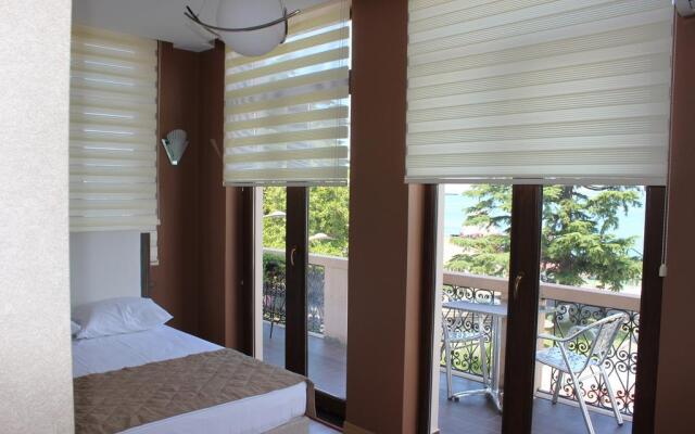 Moni Hotel