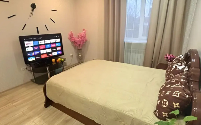 Uyutnaya Prostornaya Kvartira Flat