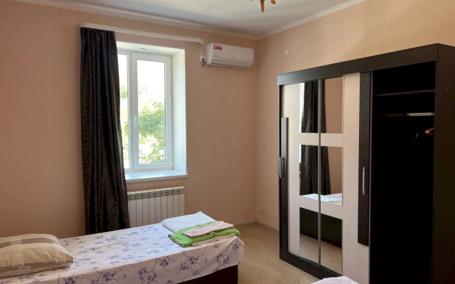 075 Dvukhkomnatnaya V Tsentre Flat