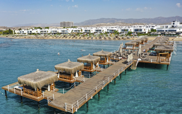 Four Season Li̇fe Resort
