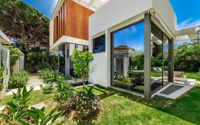 All About Villa Gladiolo