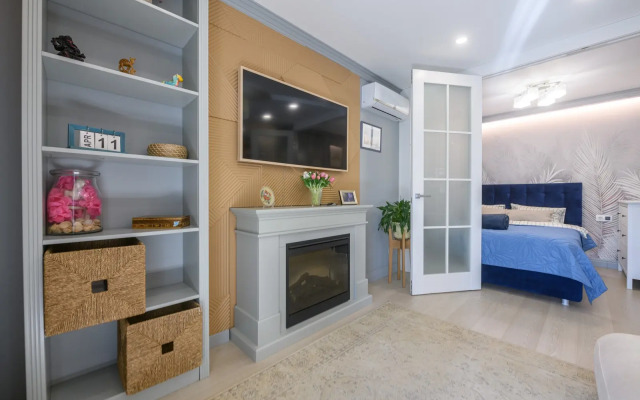 Uyutnaya s dizaynerskim remontom Flat