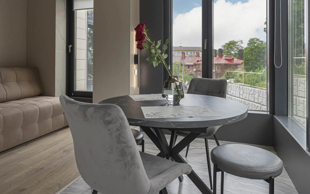 V Tsentre Goroda Apartments