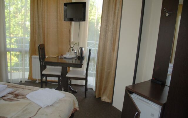 Persona Guest Hause