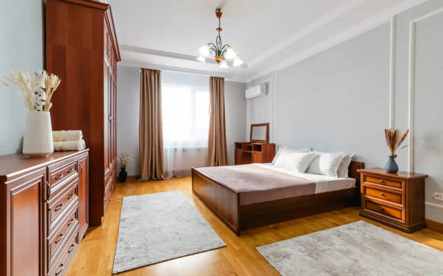 Апартаменты просторные трехкомнатные у ТРЦ MEGA в стиле минимализм