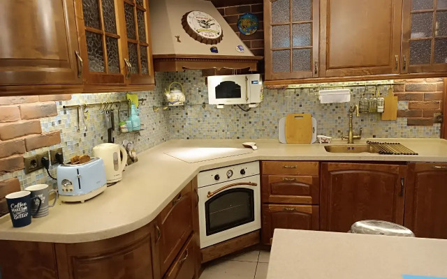 Uyutnaya dvukhkomnatnaya s konditsionerom Ermitazh Flat