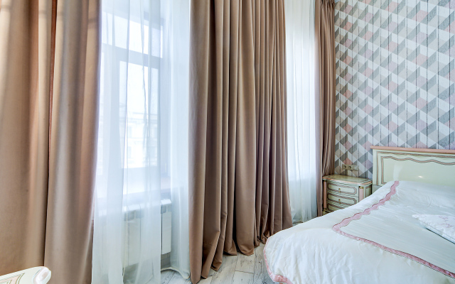 Sutki Peterburg Nevskij 81 apartment
