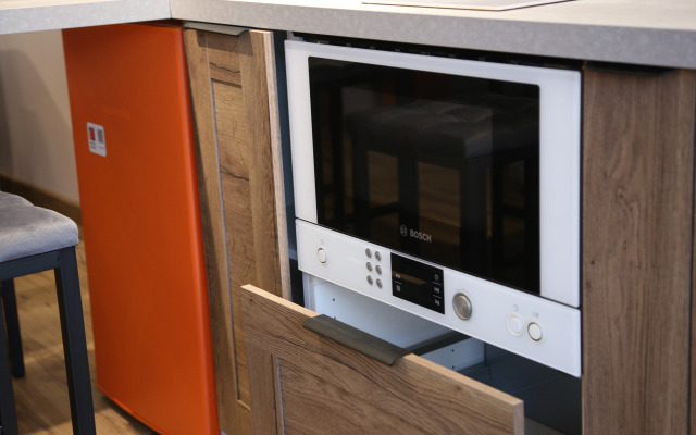 Апартаменты Уорхол - апельсин и капучино в интерьере с собственным двориком для BBQ в 10 минутах от центра