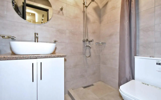 2-K, Ulitsa Amiryana, Am713 Flat