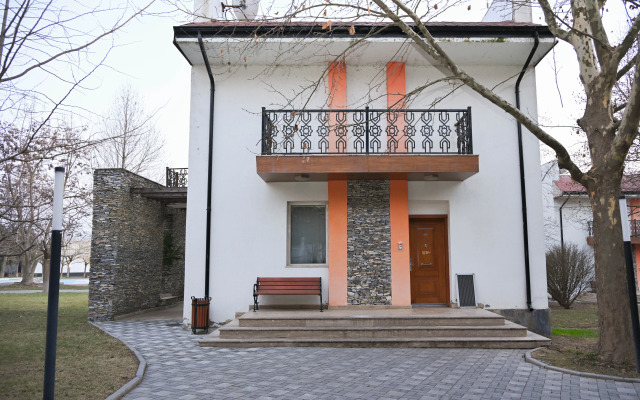 Arena Sheki Hotel