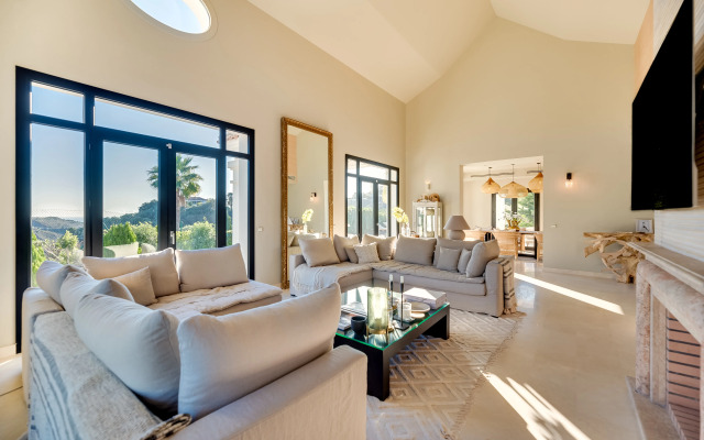 All About Villa La Boheme