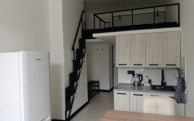 Стильная Студия с Антресолью в Историческом Центре