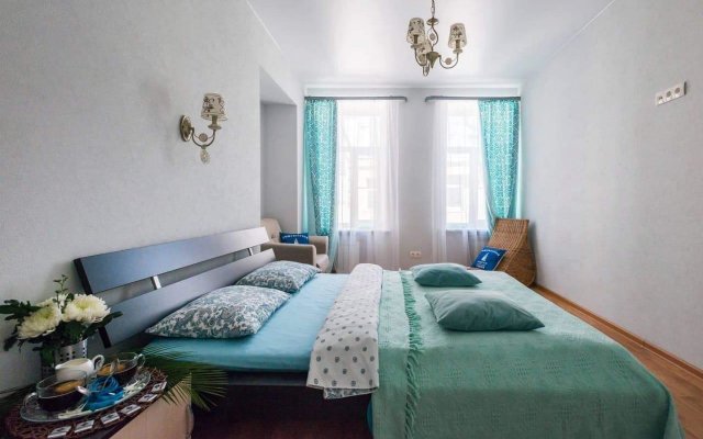 "5 Minutes To Nevskiy" Apartments