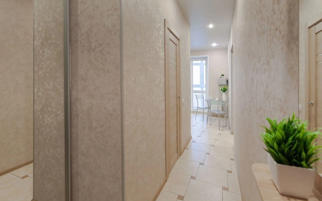 Na Ulitse Novo-Sadovaya 215B Flat
