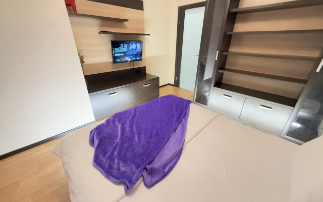 Tut Khorosho Na Surikova 53a 4 Flat