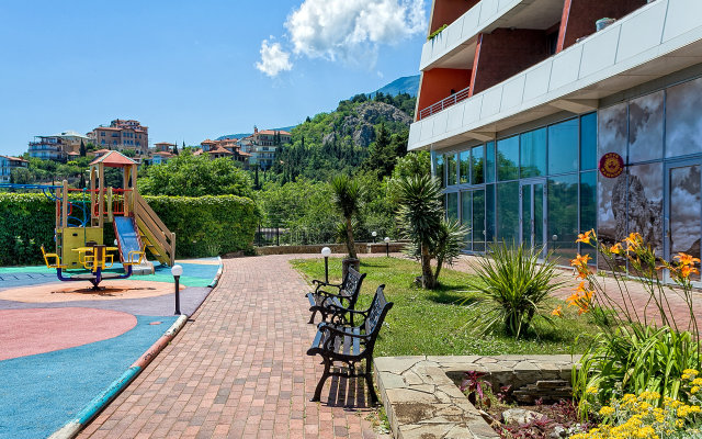 Surname Deluxe Apartments
