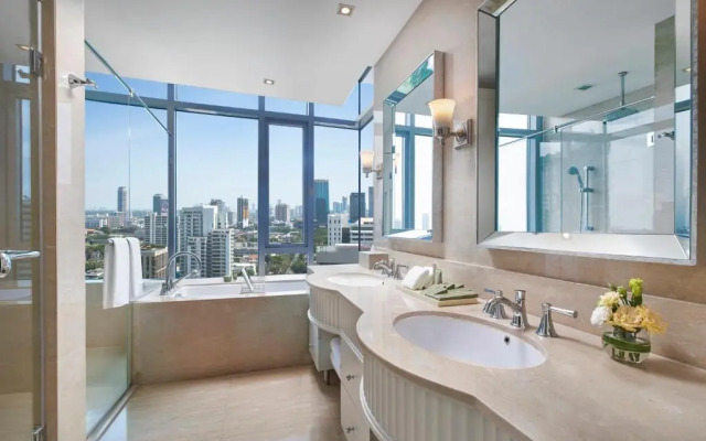 Отель Oriental Residence Bangkok